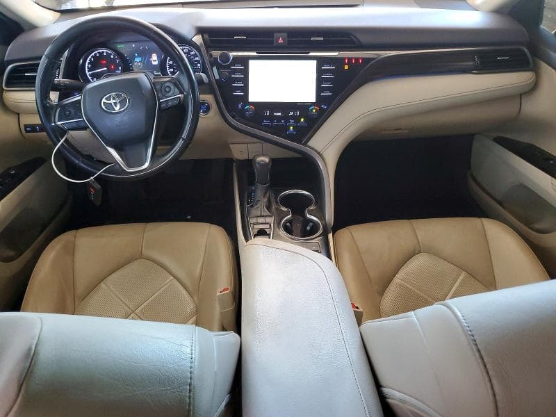 2019 TOYOTA CAMRY XLE 8