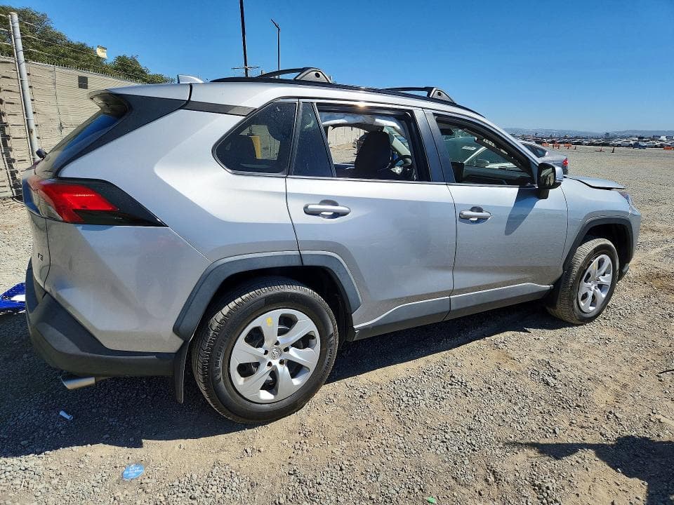 2019 TOYOTA RAV4 LE 3
