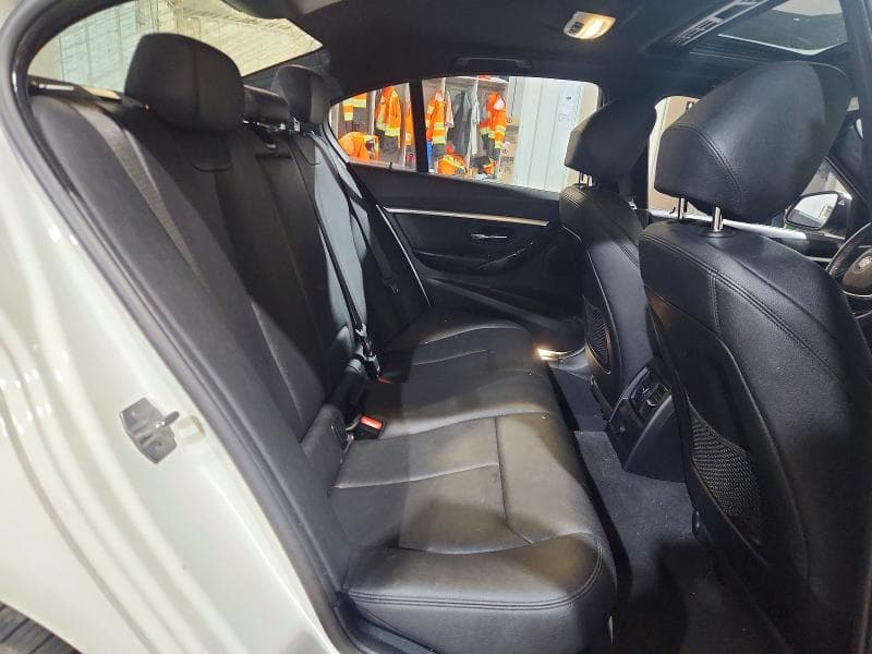 2018 BMW 330 XI 10