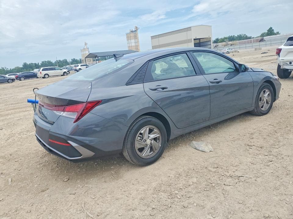 2026 HYUNDAI ELANTRA SE 3