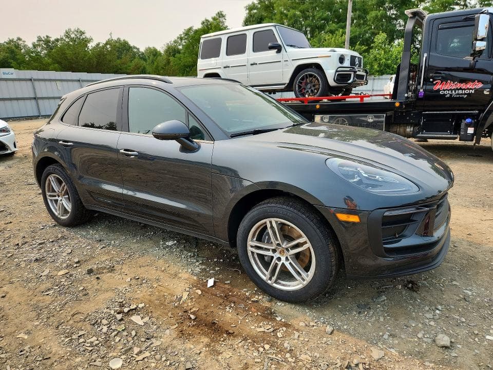 2026 PORSCHE MACAN BASE 4