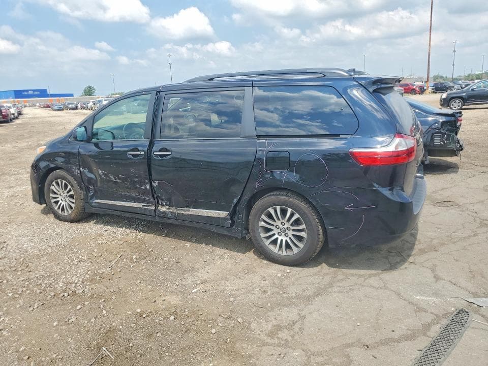 2018 TOYOTA SIENNA XLE PREMIUM 8-PASSENGER 2