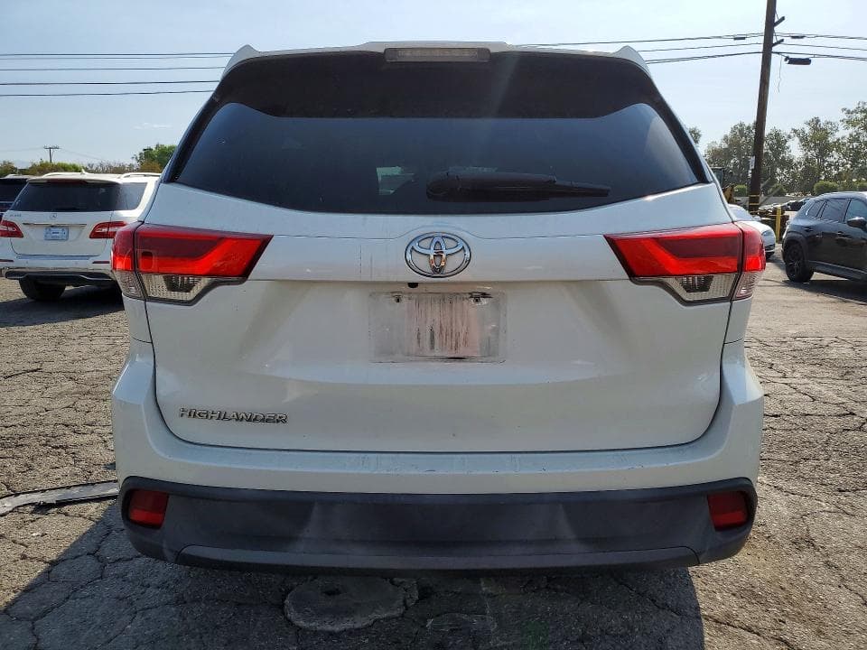 2019 TOYOTA HIGHLANDER LE 6
