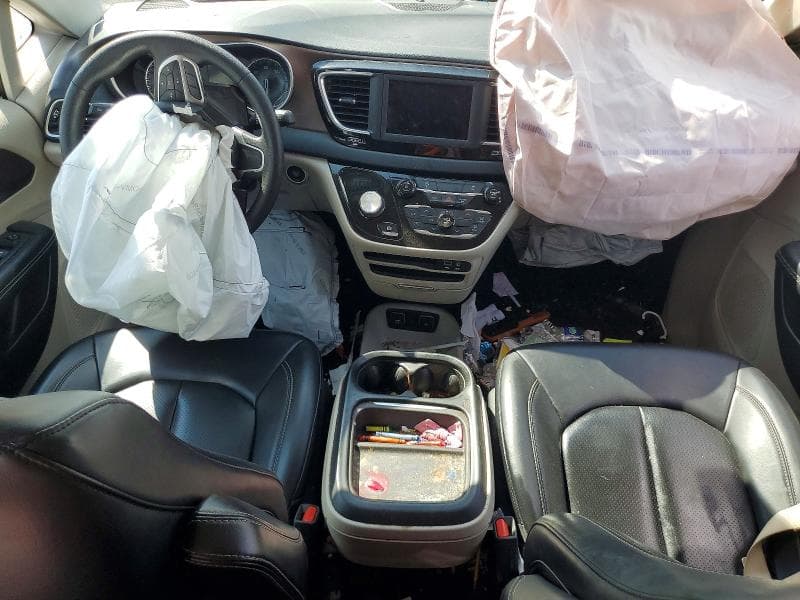 2020 CHRYSLER VOYAGER LXI 8