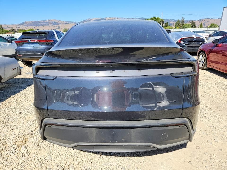 2026 TESLA MODEL Y 6
