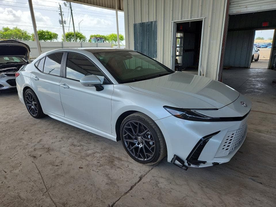 2025 TOYOTA CAMRY XSE 4