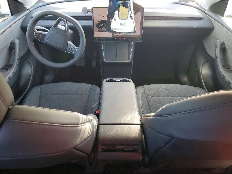 2026 TESLA MODEL Y 8
