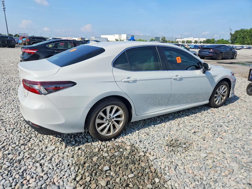 2022 TOYOTA CAMRY LE 3