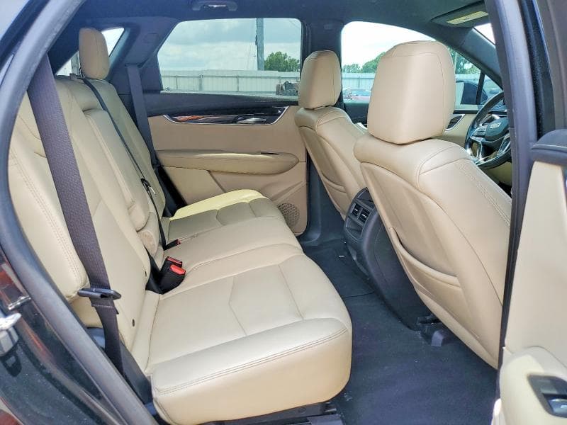 2017 CADILLAC XT5 11