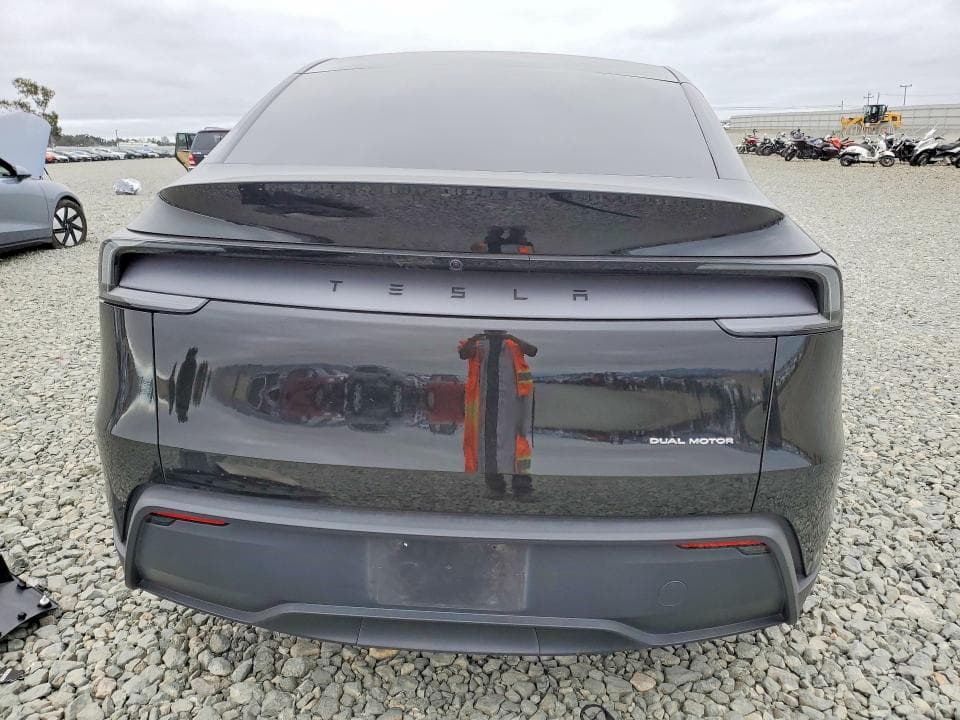 2026 TESLA MODEL Y 6