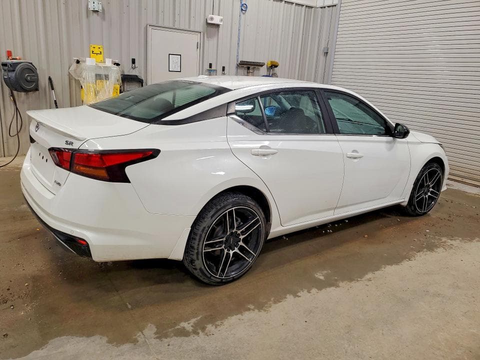 2021 NISSAN ALTIMA SR 3