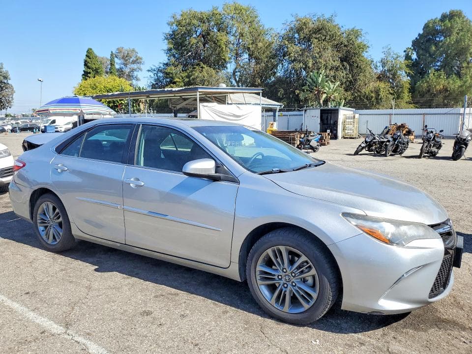 2017 TOYOTA CAMRY SE 4