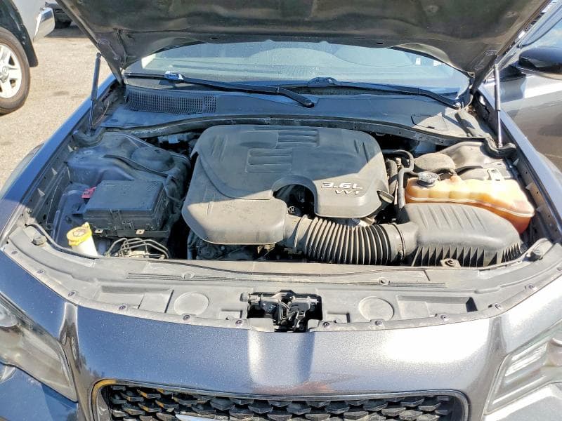 2019 CHRYSLER 300 LIMITED 11