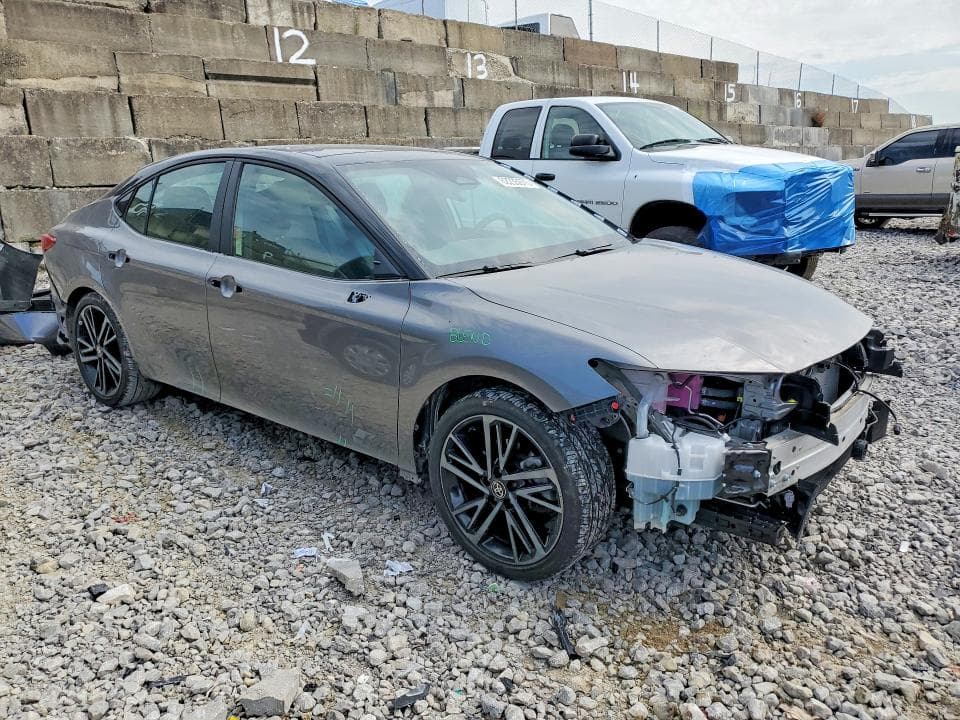 2025 TOYOTA CAMRY XSE 4