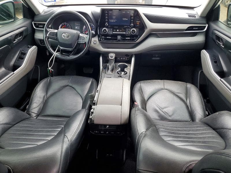 2020 TOYOTA HIGHLANDER LE 8