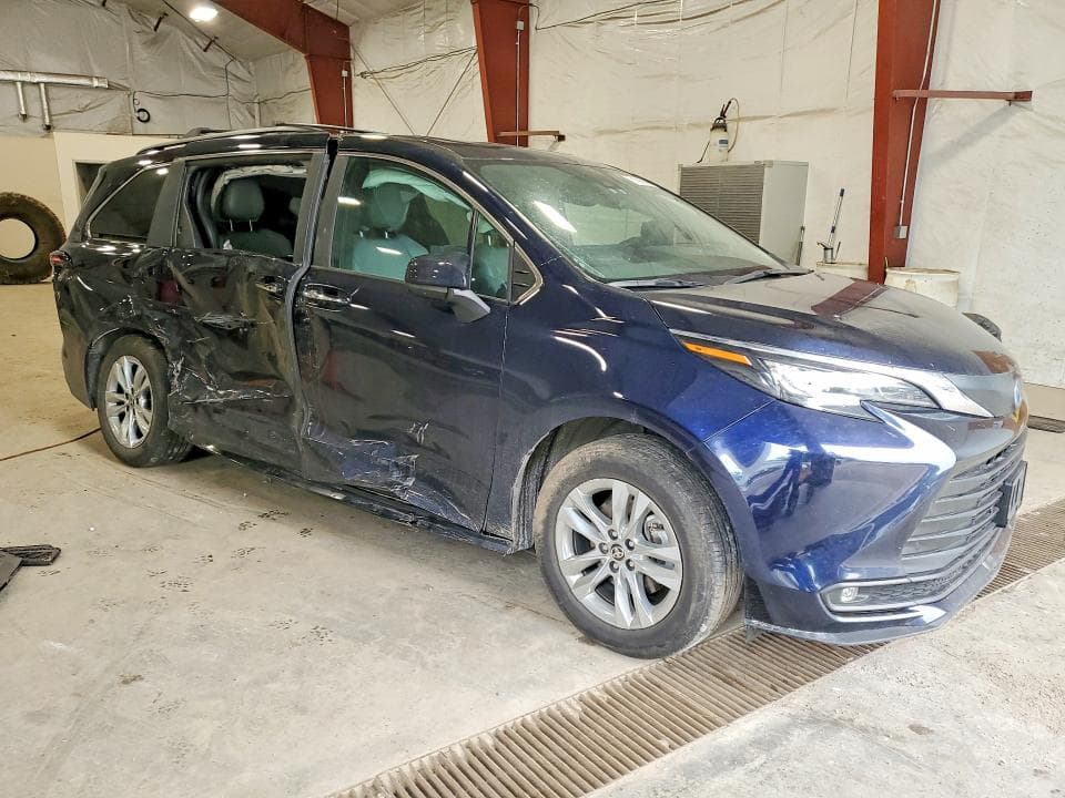 2025 TOYOTA SIENNA XLE 7-PASSENGER 4
