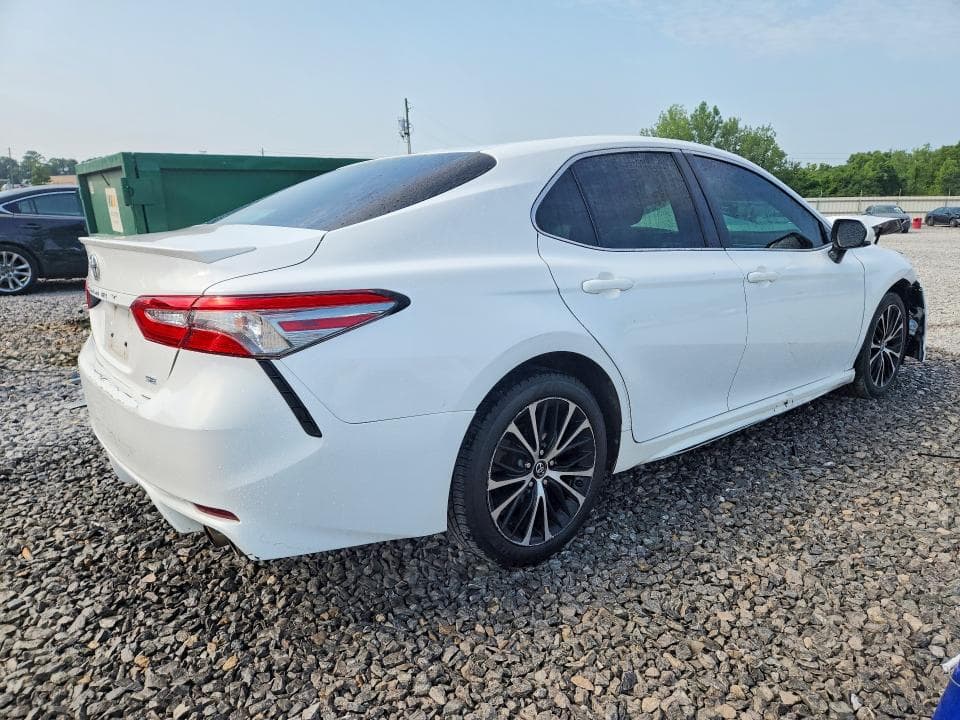 2018 TOYOTA CAMRY SE 3