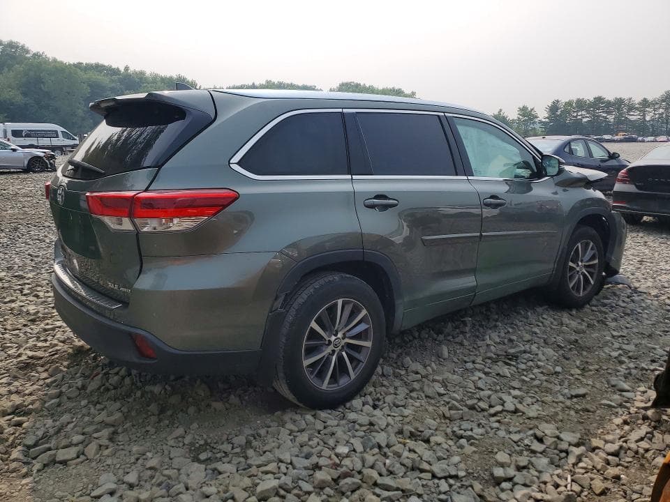 2018 TOYOTA HIGHLANDER XLE 3