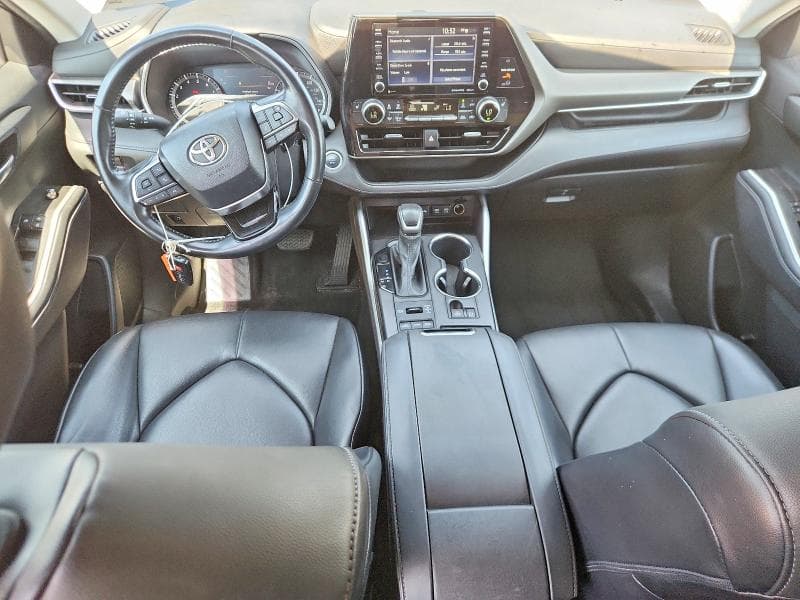 2021 TOYOTA HIGHLANDER XLE 8