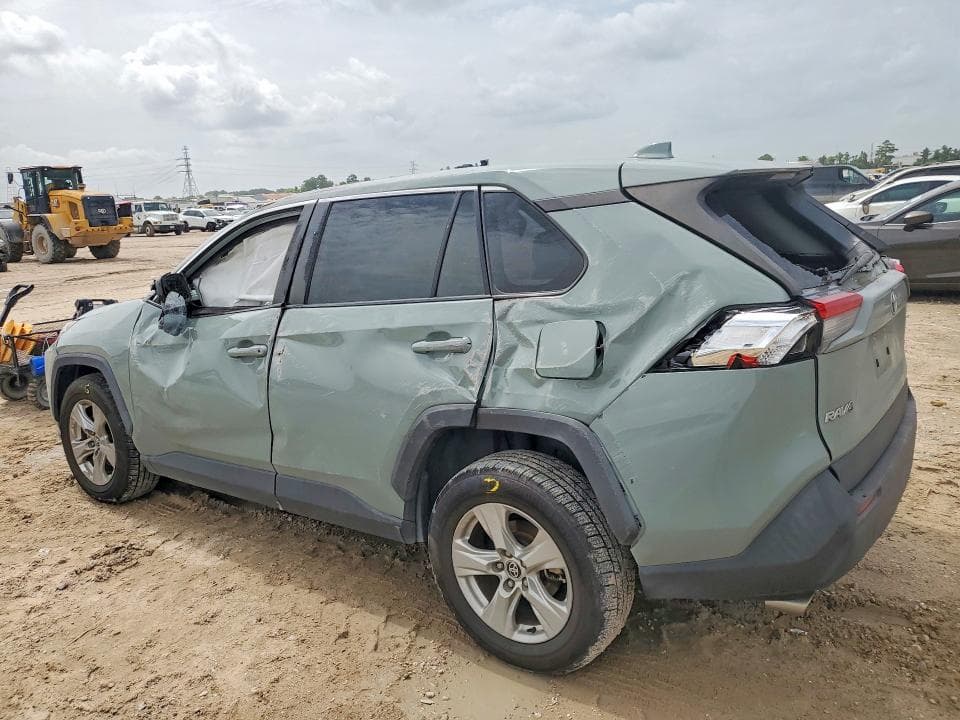 2021 TOYOTA RAV4 XLE 2