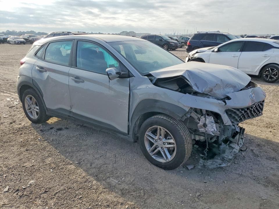2023 HYUNDAI KONA SE 4