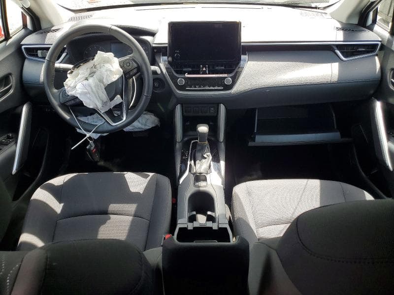 2024 TOYOTA COROLLA CROSS LE 8