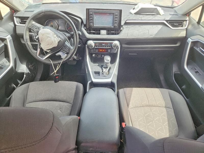 2019 TOYOTA RAV4 XLE 8