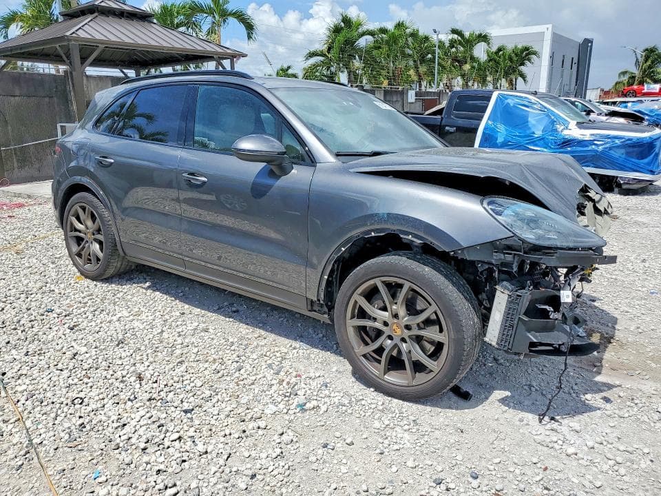2022 PORSCHE CAYENNE 4