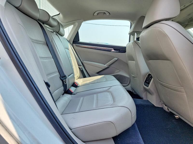 2018 VOLKSWAGEN PASSAT SE 10