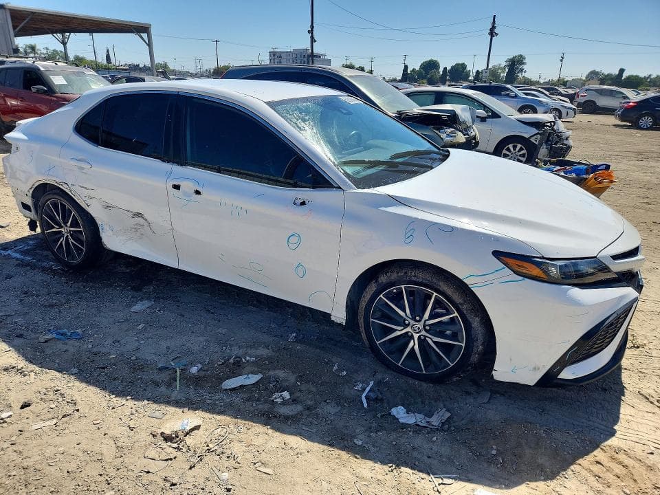 2023 TOYOTA CAMRY SE 4