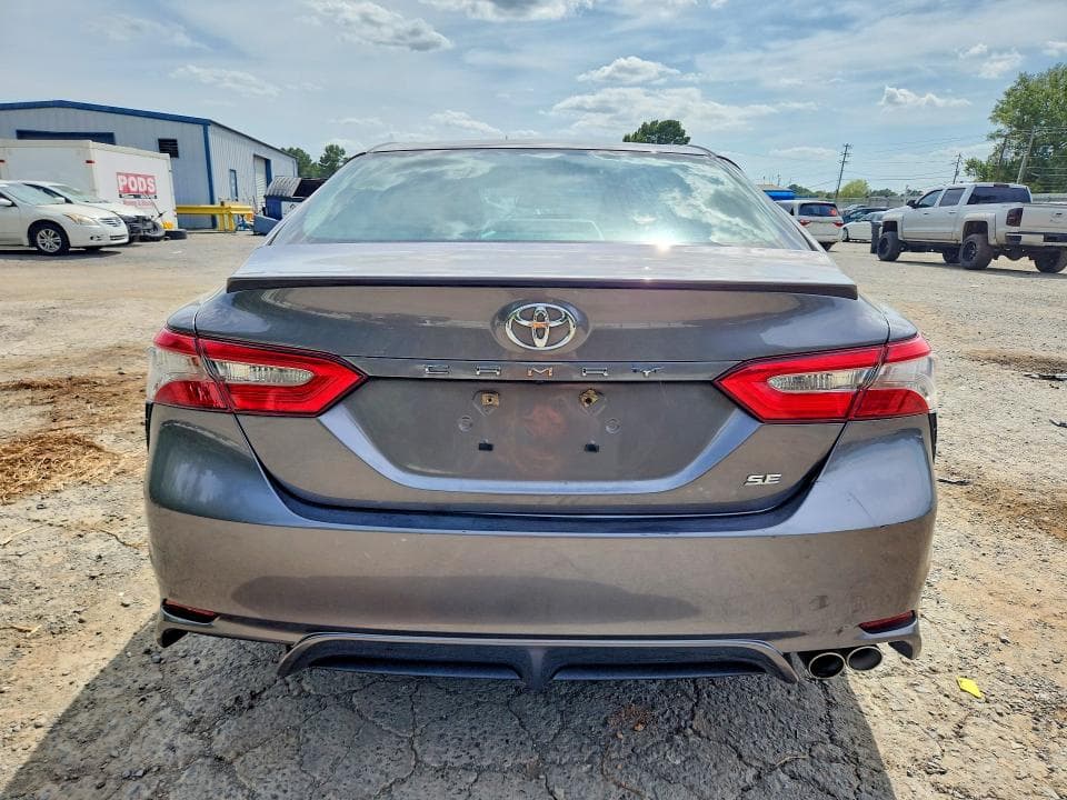2018 TOYOTA CAMRY SE 6