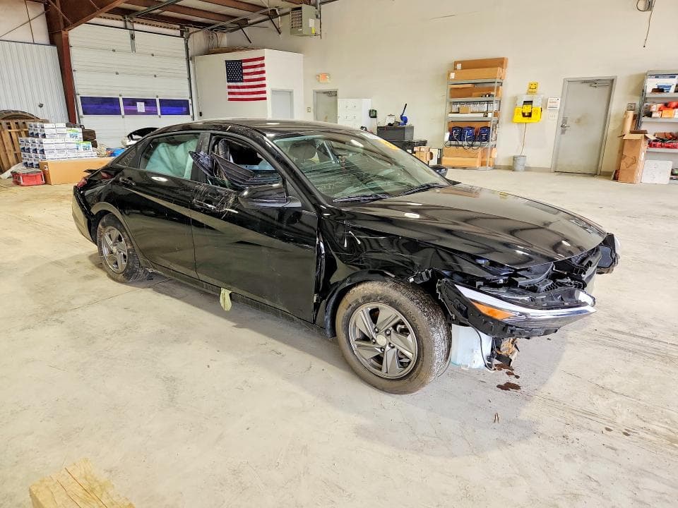 2025 HYUNDAI ELANTRA SE 4