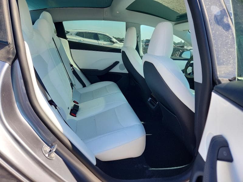 2026 TESLA MODEL 3 10