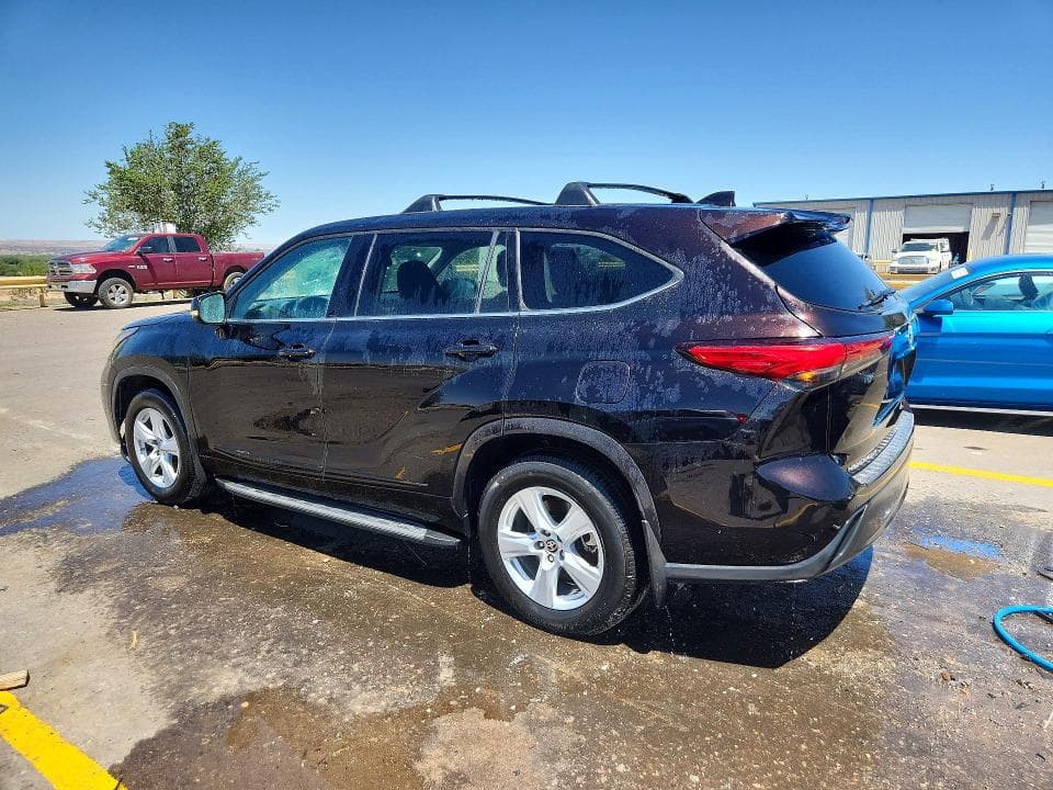 2021 TOYOTA HIGHLANDER LE 2