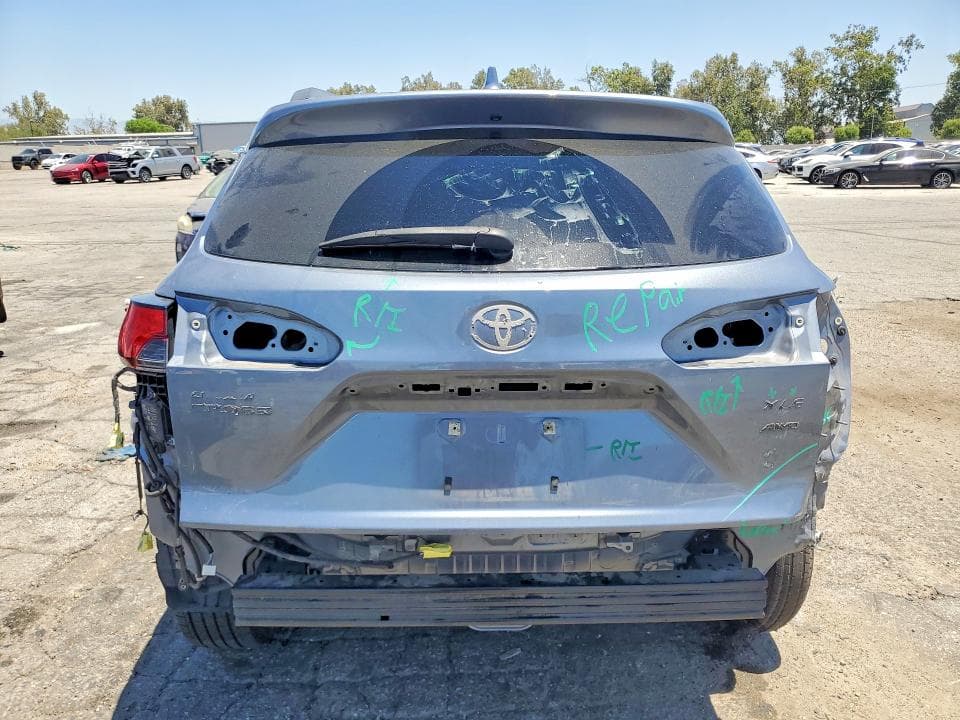 2022 TOYOTA COROLLA CROSS XLE 6