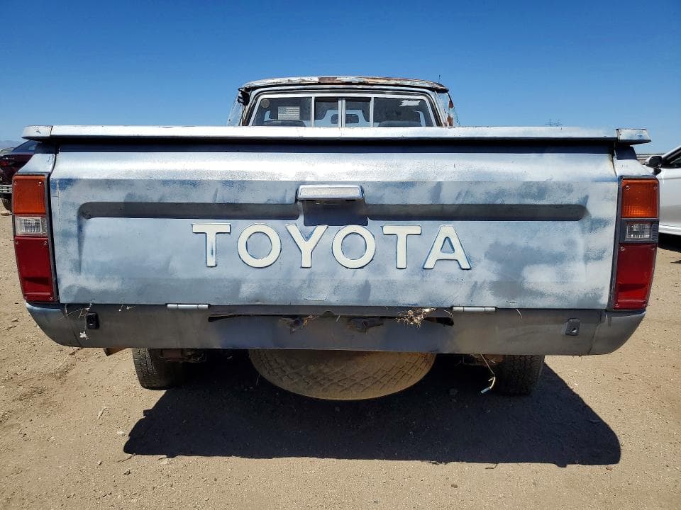 1982 TOYOTA PICKUP 6