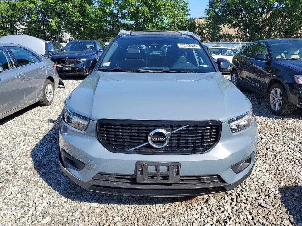 2020 VOLVO XC40 5