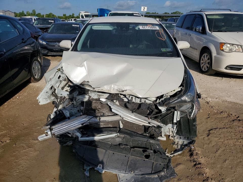2018 TOYOTA PRIUS THREE 5