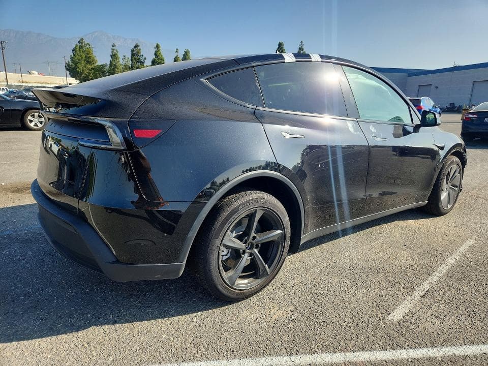 2026 TESLA MODEL Y 3