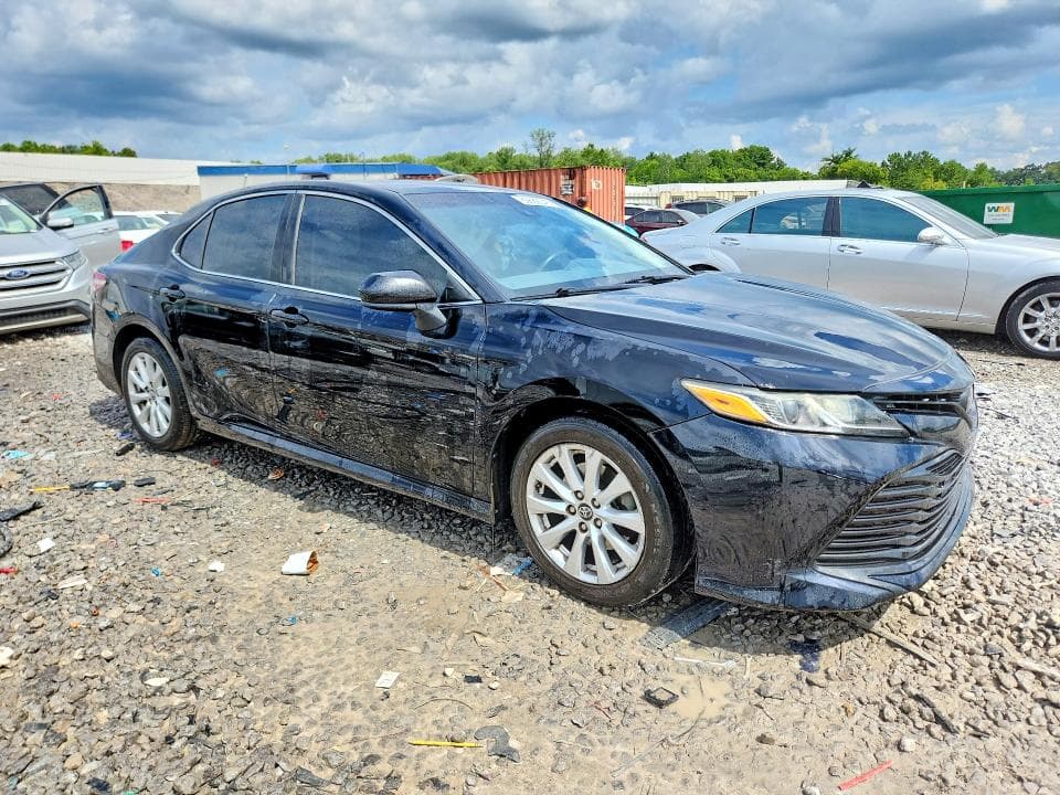 2018 TOYOTA CAMRY LE 4