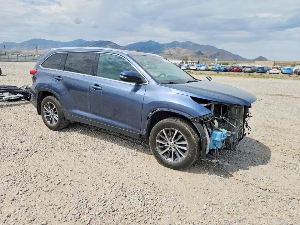 2019 TOYOTA HIGHLANDER XLE 4