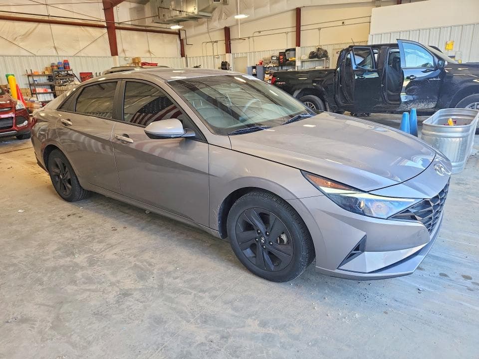 2022 HYUNDAI ELANTRA SEL 4