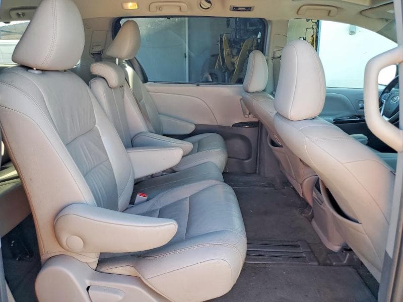 2017 TOYOTA SIENNA XLE PREMIUM 8-PASSENGER 11
