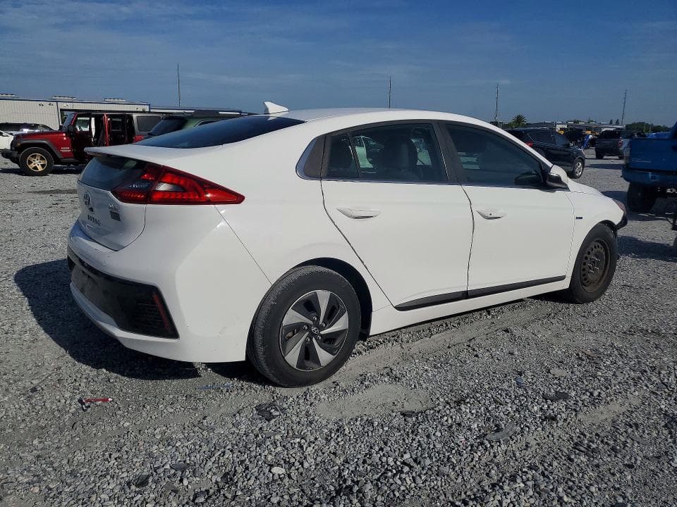 2017 HYUNDAI IONIQ SEL 3