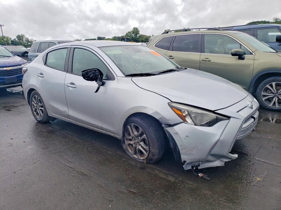 2019 TOYOTA YARIS LE 4