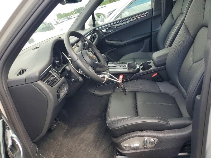 2026 PORSCHE MACAN BASE/T 7