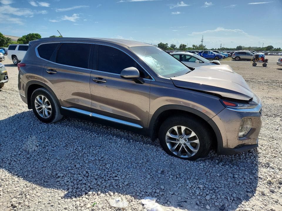2019 HYUNDAI SANTA FE SE 4