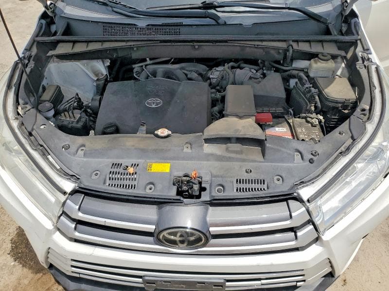 2018 TOYOTA HIGHLANDER XLE 12