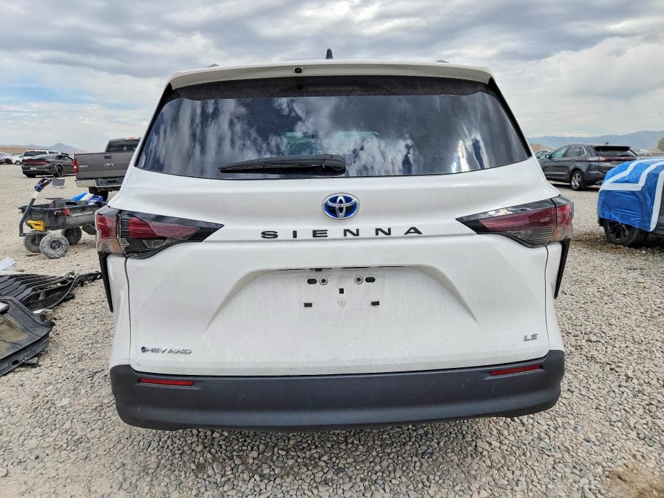 2025 TOYOTA SIENNA LE 6