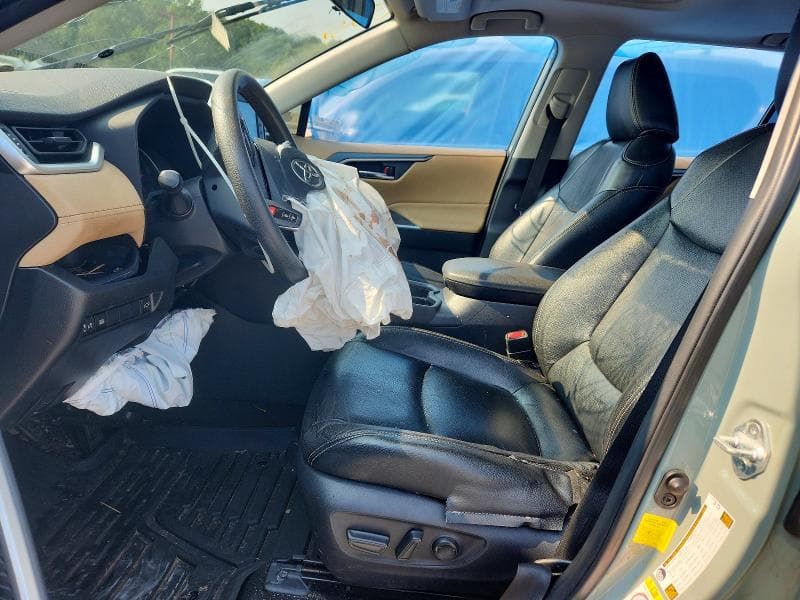 2019 TOYOTA RAV4 XLE 7